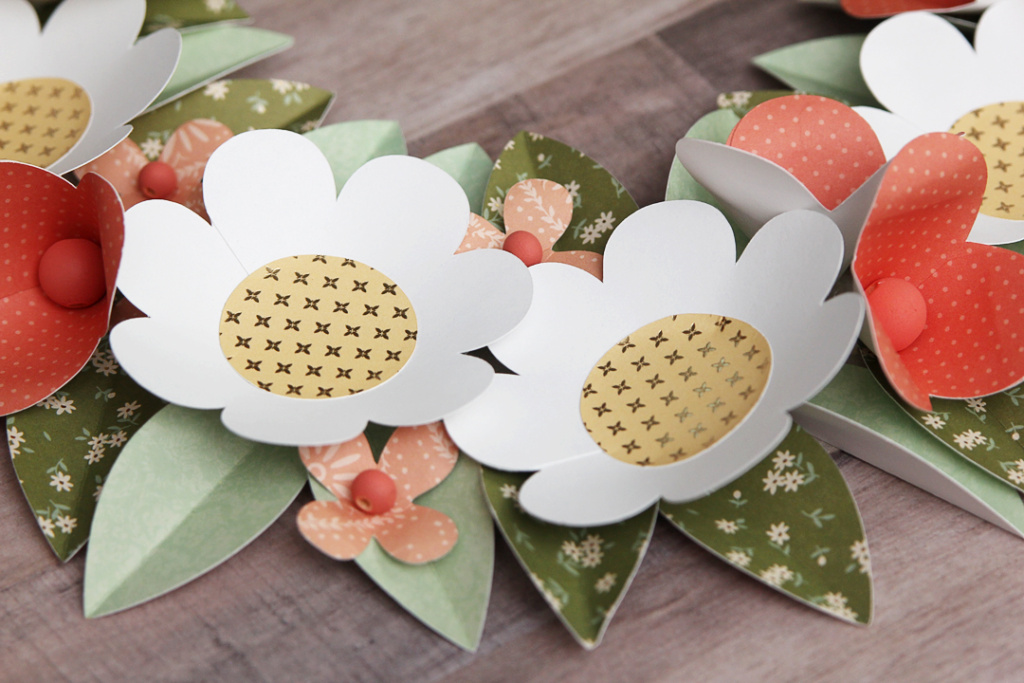 Floral wreath detail 1